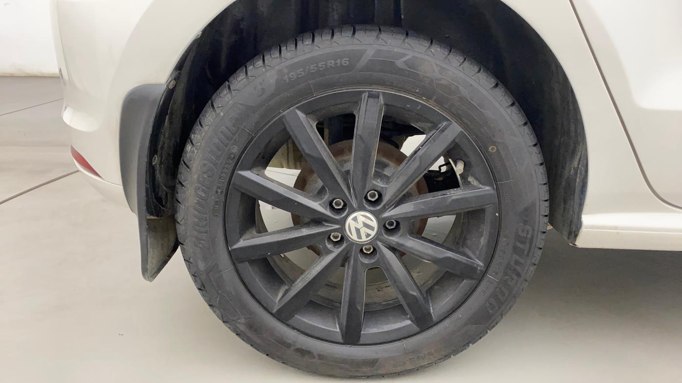 2019 Volkswagen Polo HIGHLINE 1.0L, Petrol, Manual, 65,943 km, Right Rear Wheel