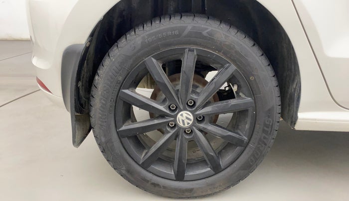 2019 Volkswagen Polo HIGHLINE 1.0L, Petrol, Manual, 65,943 km, Right Rear Wheel