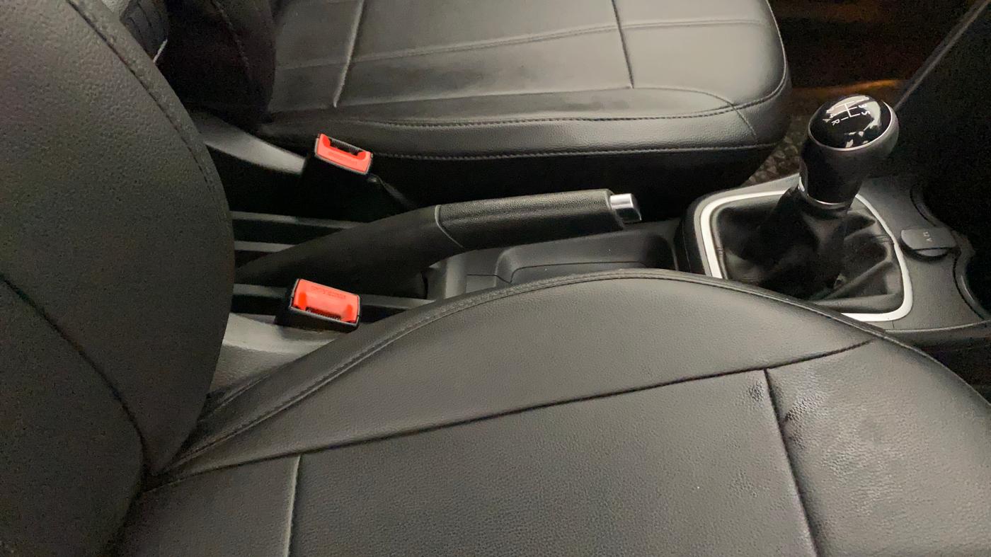 2019 Volkswagen Polo HIGHLINE 1.0L, Petrol, Manual, 65,943 km, Gear Lever