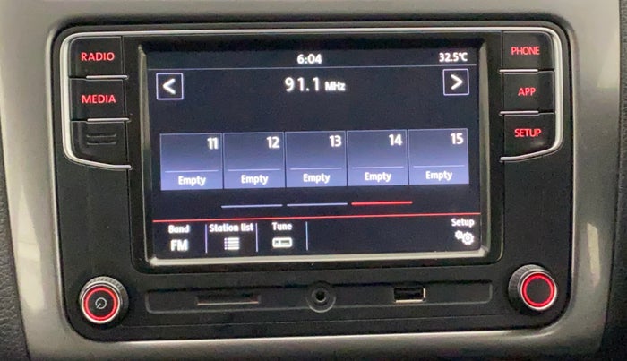2019 Volkswagen Polo HIGHLINE 1.0L, Petrol, Manual, 65,943 km, Infotainment System