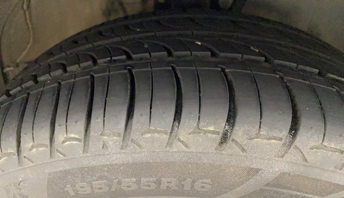 2019 Volkswagen Polo HIGHLINE 1.0L, Petrol, Manual, 65,943 km, Right Front Tyre Tread