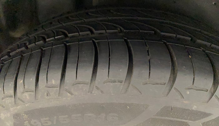 2019 Volkswagen Polo HIGHLINE 1.0L, Petrol, Manual, 65,943 km, Right Rear Tyre Tread