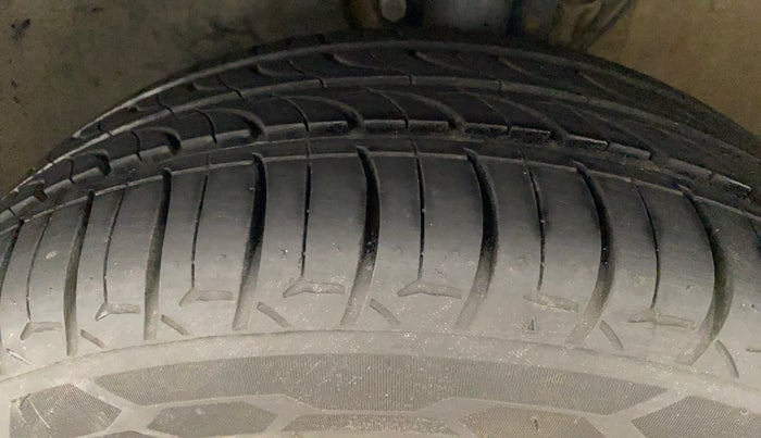 2019 Volkswagen Polo HIGHLINE 1.0L, Petrol, Manual, 65,943 km, Left Front Tyre Tread
