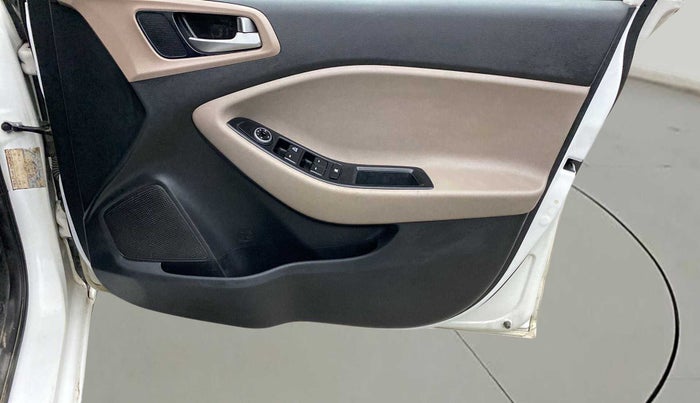 2020 Hyundai Elite i20 MAGNA PLUS 1.2, Petrol, Manual, 82,145 km, Driver Side Door Panels Control
