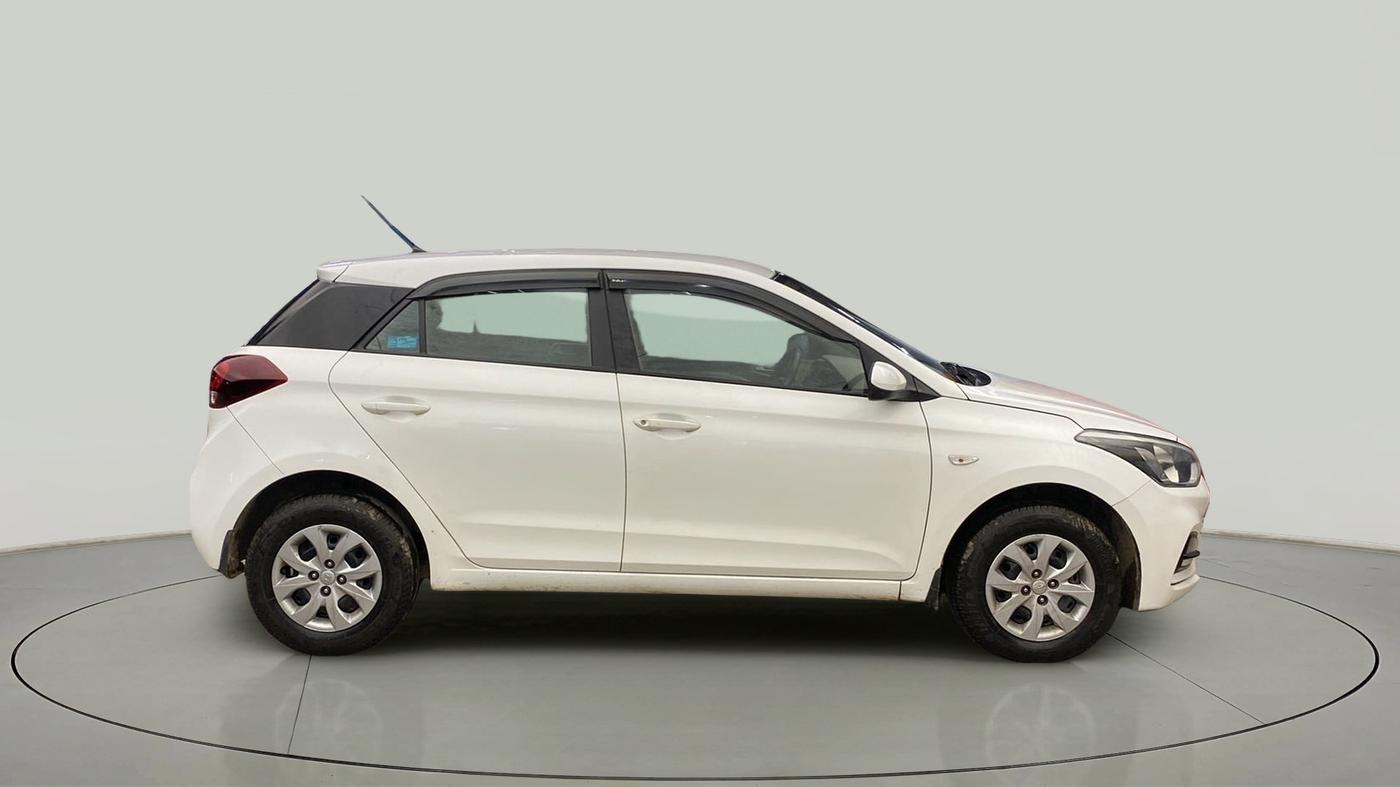 2020 Hyundai Elite i20 MAGNA PLUS 1.2, Petrol, Manual, 82,145 km, Right Side View
