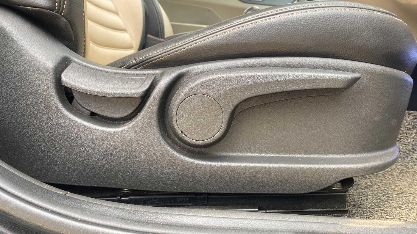2019 Hyundai Verna 1.4 EX PETROL, Petrol, Manual, 70,775 km, Driver Side Adjustment Panel
