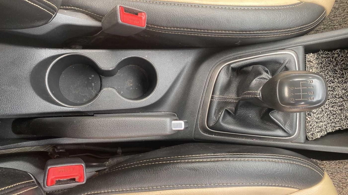 2019 Hyundai Verna 1.4 EX PETROL, Petrol, Manual, 70,775 km, Gear Lever