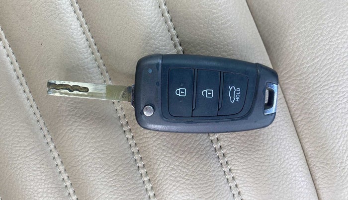 2019 Hyundai Verna 1.4 EX PETROL, Petrol, Manual, 70,775 km, Key Close Up