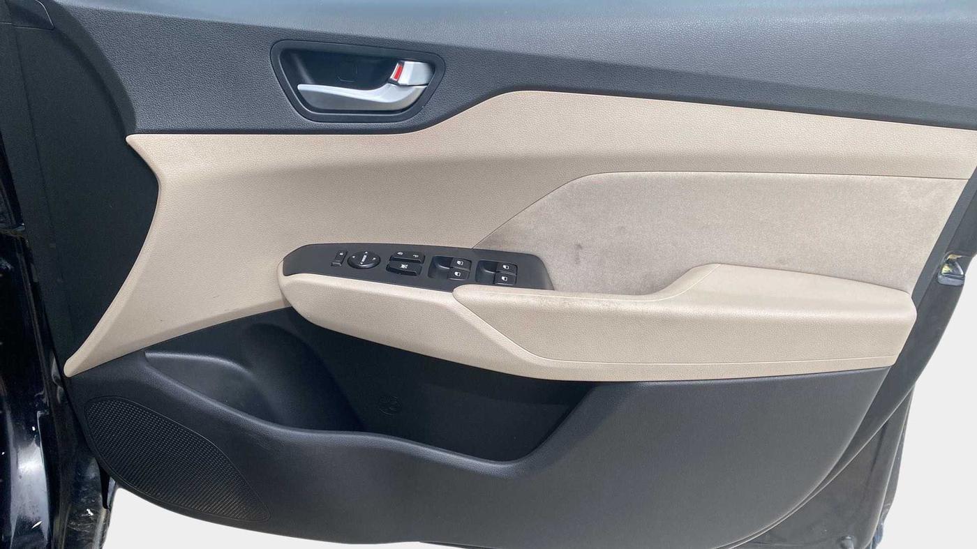 2019 Hyundai Verna 1.4 EX PETROL, Petrol, Manual, 70,775 km, Driver Side Door Panels Control