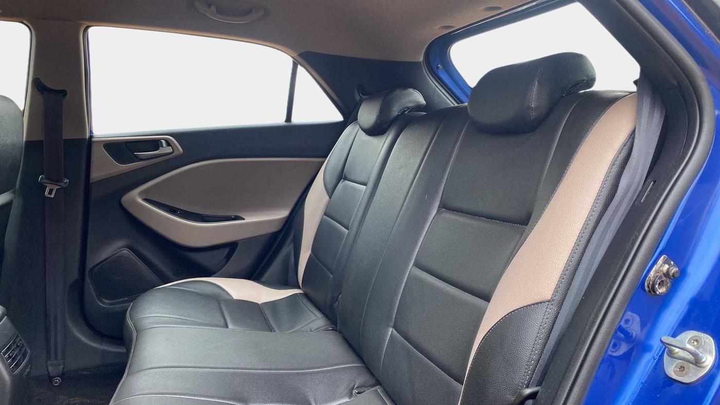 2016 Hyundai Elite i20 ASTA 1.2 (O), Petrol, Manual, 37,411 km, Right Side Rear Door Cabin
