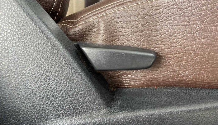 2018 Renault Duster 110 PS RXS 4X2 AMT DIESEL, Diesel, Automatic, 35,435 km, Driver Side Adjustment Panel