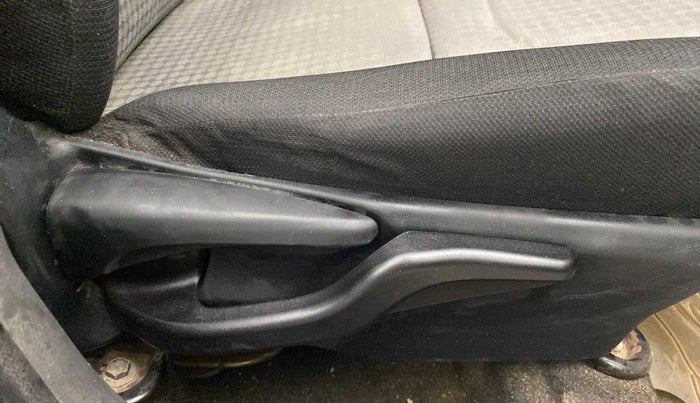 2013 Toyota Etios Liva G, Petrol, Manual, 1,03,571 km, Driver Side Adjustment Panel