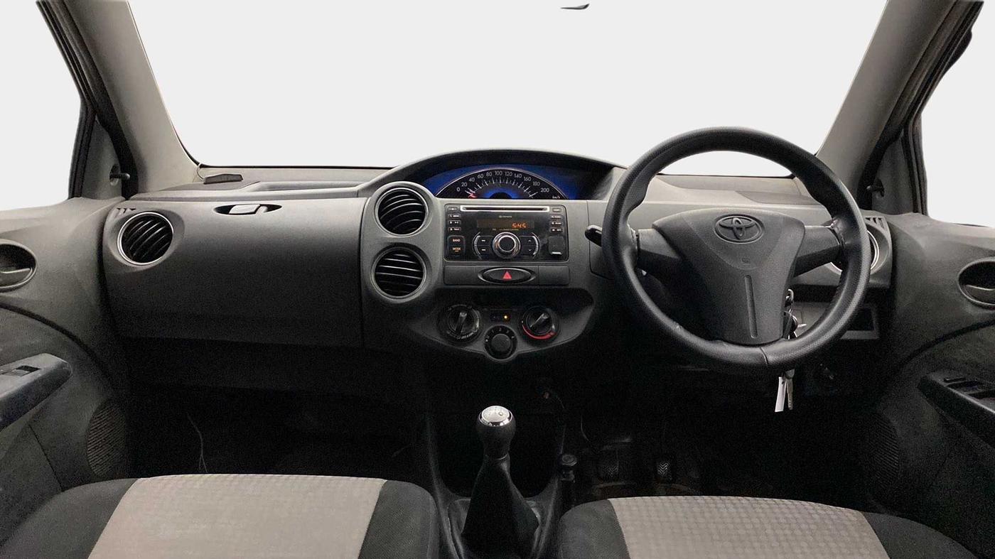 2013 Toyota Etios Liva G, Petrol, Manual, 1,03,571 km, Dashboard