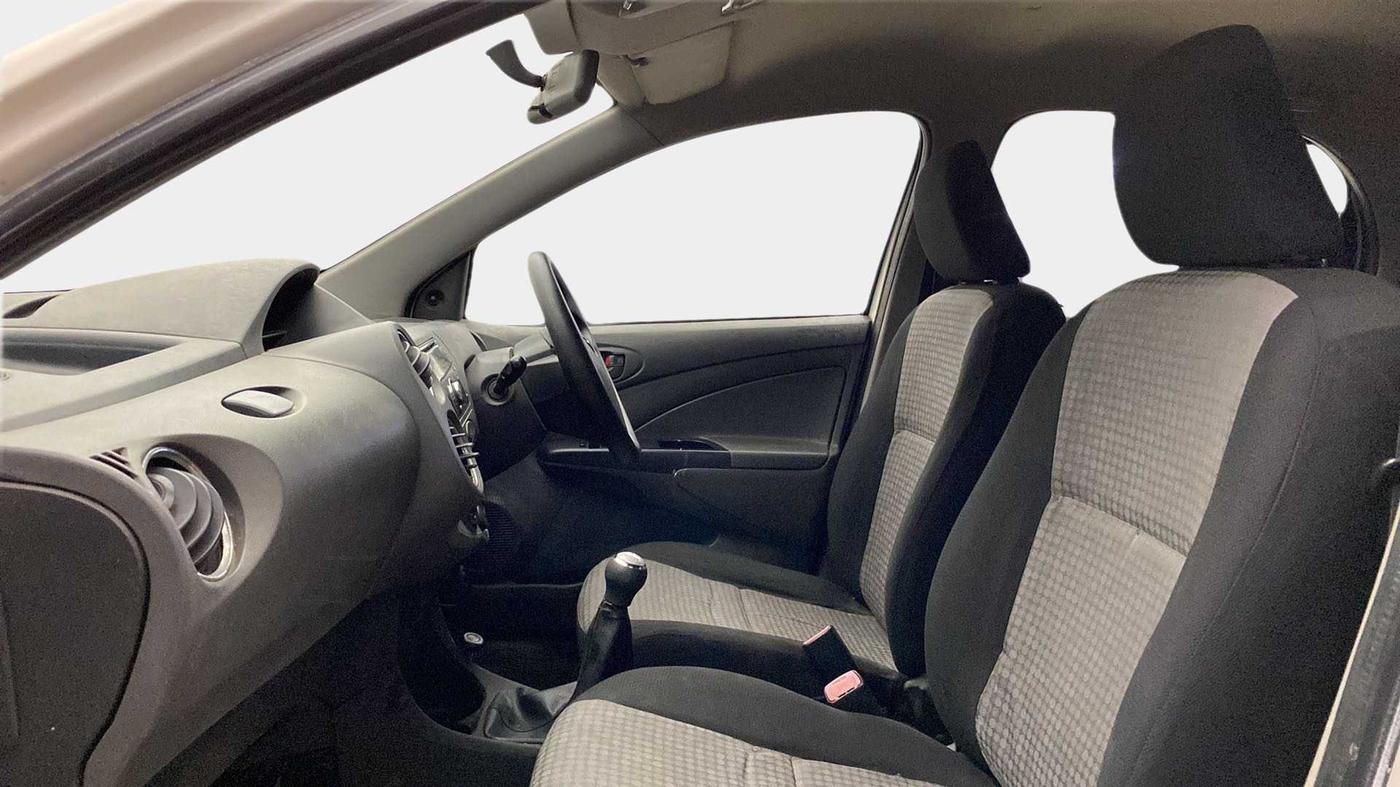 2013 Toyota Etios Liva G, Petrol, Manual, 1,03,571 km, Right Side Front Door Cabin