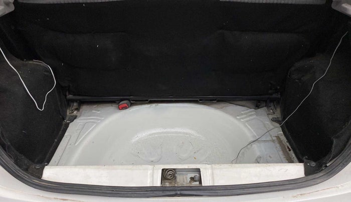 2013 Toyota Etios Liva G, Petrol, Manual, 1,03,571 km, Boot Inside