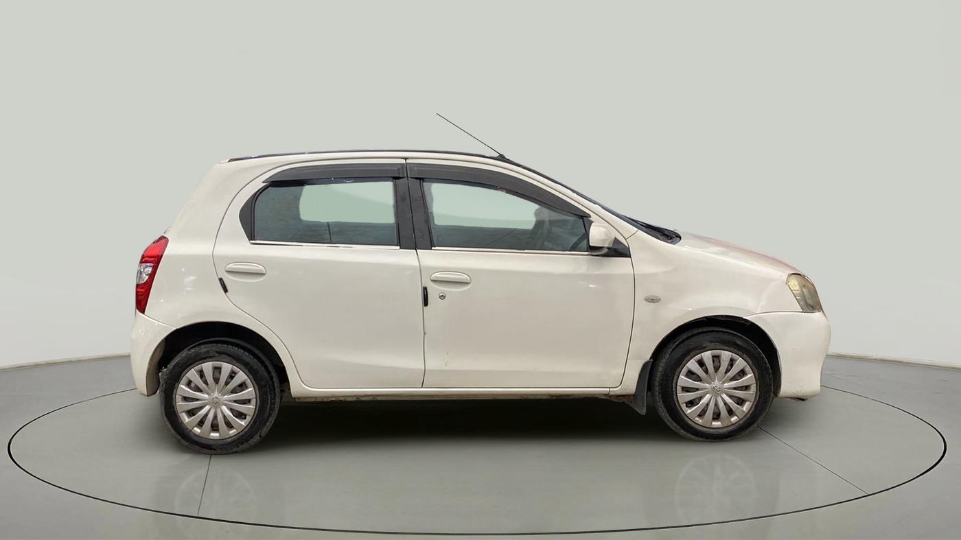 2013 Toyota Etios Liva G, Petrol, Manual, 1,03,571 km, Right Side View