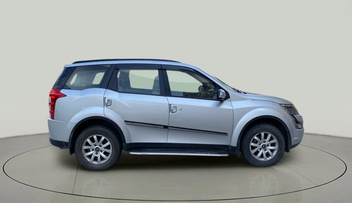 2016 Mahindra XUV500 W8, Diesel, Manual, 47,188 km, Right Side View