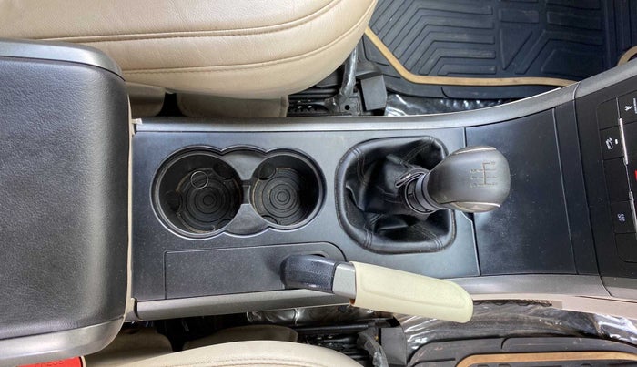 2016 Mahindra XUV500 W8, Diesel, Manual, 47,188 km, Gear Lever
