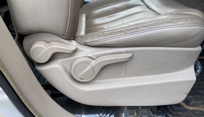 2016 Mahindra XUV500 W8, Diesel, Manual, 47,188 km, Driver Side Adjustment Panel