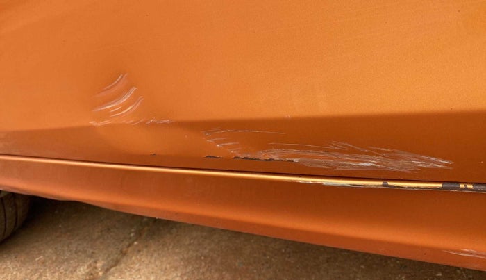 2017 Tata Tiago XT PETROL, Petrol, Manual, 48,272 km, Front passenger door - Slightly dented