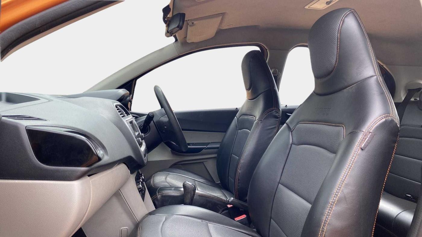 2017 Tata Tiago XT PETROL, Petrol, Manual, 48,272 km, Right Side Front Door Cabin