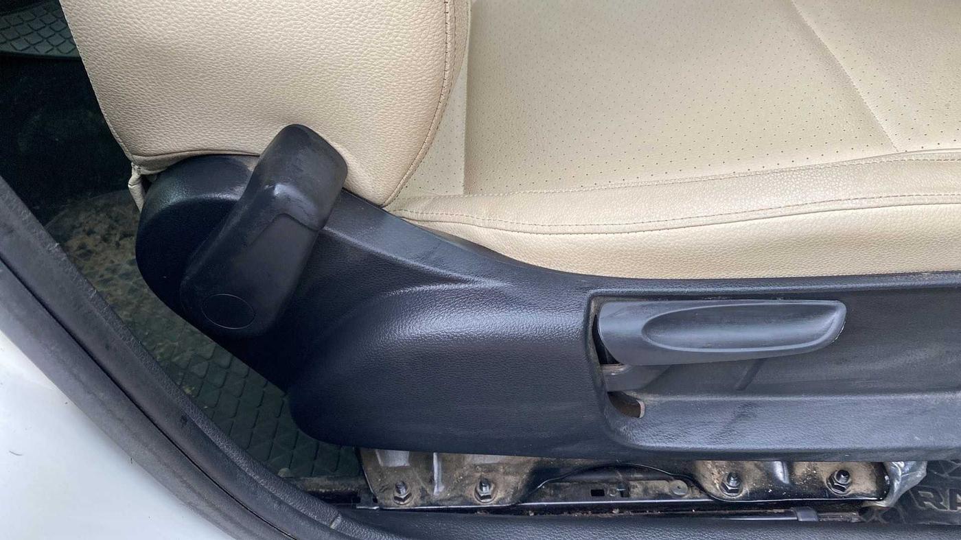 2021 Skoda Rapid STYLE TSI, Petrol, Manual, 20,621 km, Driver Side Adjustment Panel