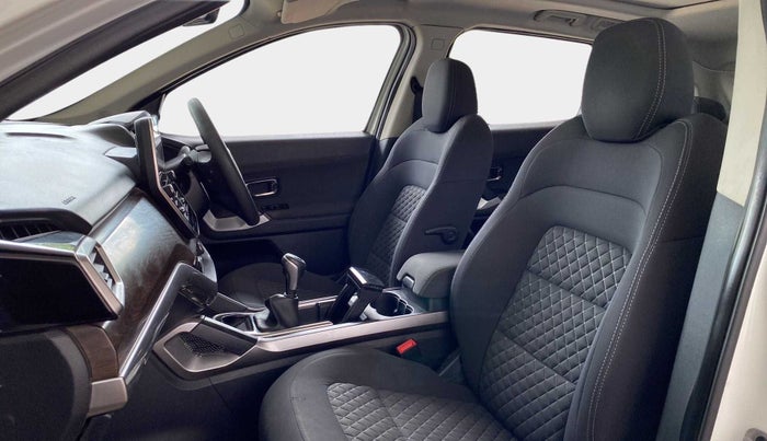 2020 Tata Harrier XT PLUS 2.0L KRYOTEC, Diesel, Manual, 65,375 km, Right Side Front Door Cabin
