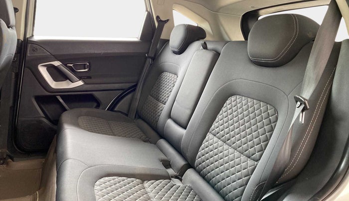 2020 Tata Harrier XT PLUS 2.0L KRYOTEC, Diesel, Manual, 65,375 km, Right Side Rear Door Cabin