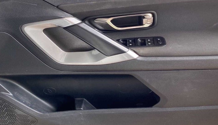 2020 Tata Harrier XT PLUS 2.0L KRYOTEC, Diesel, Manual, 65,375 km, Driver Side Door Panels Control