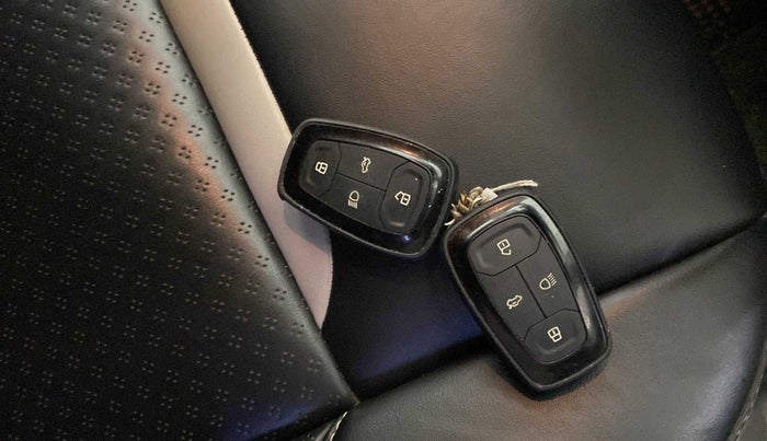 2020 Tata ALTROZ XT PETROL, Petrol, Manual, 35,032 km, Key Close Up