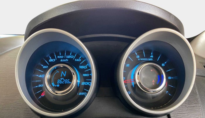 2017 Mahindra XUV500 W10, Diesel, Manual, 86,446 km, Odometer Image