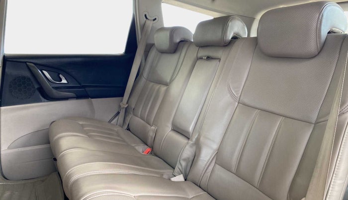 2017 Mahindra XUV500 W10, Diesel, Manual, 86,446 km, Right Side Rear Door Cabin