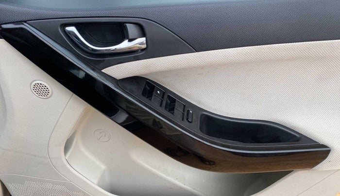 2020 Tata NEXON XZ PLUS DIESEL SUNROOF, Diesel, Manual, 52,471 km, Driver Side Door Panels Control