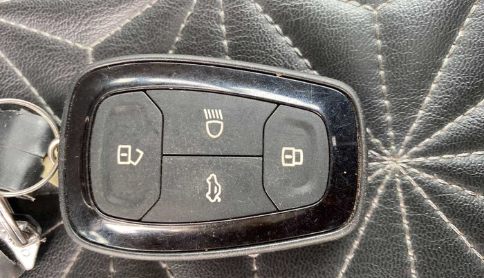 2020 Tata NEXON XZ PLUS DIESEL SUNROOF, Diesel, Manual, 52,471 km, Key Close Up