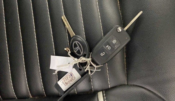 2022 Tata Tiago XT CNG, CNG, Manual, 20,480 km, Key Close Up