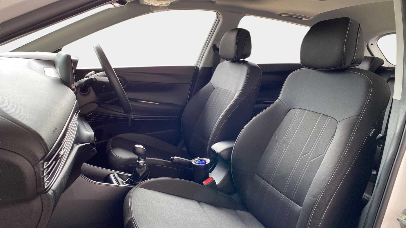 2022 Hyundai NEW I20 ASTA (O) 1.2 MT, Petrol, Manual, 5,672 km, Right Side Front Door Cabin