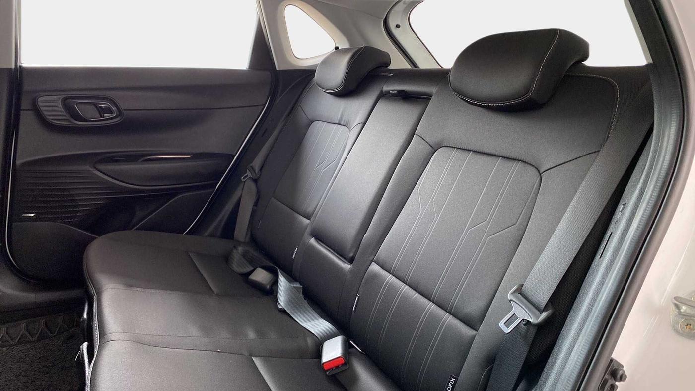 2022 Hyundai NEW I20 ASTA (O) 1.2 MT, Petrol, Manual, 5,672 km, Right Side Rear Door Cabin