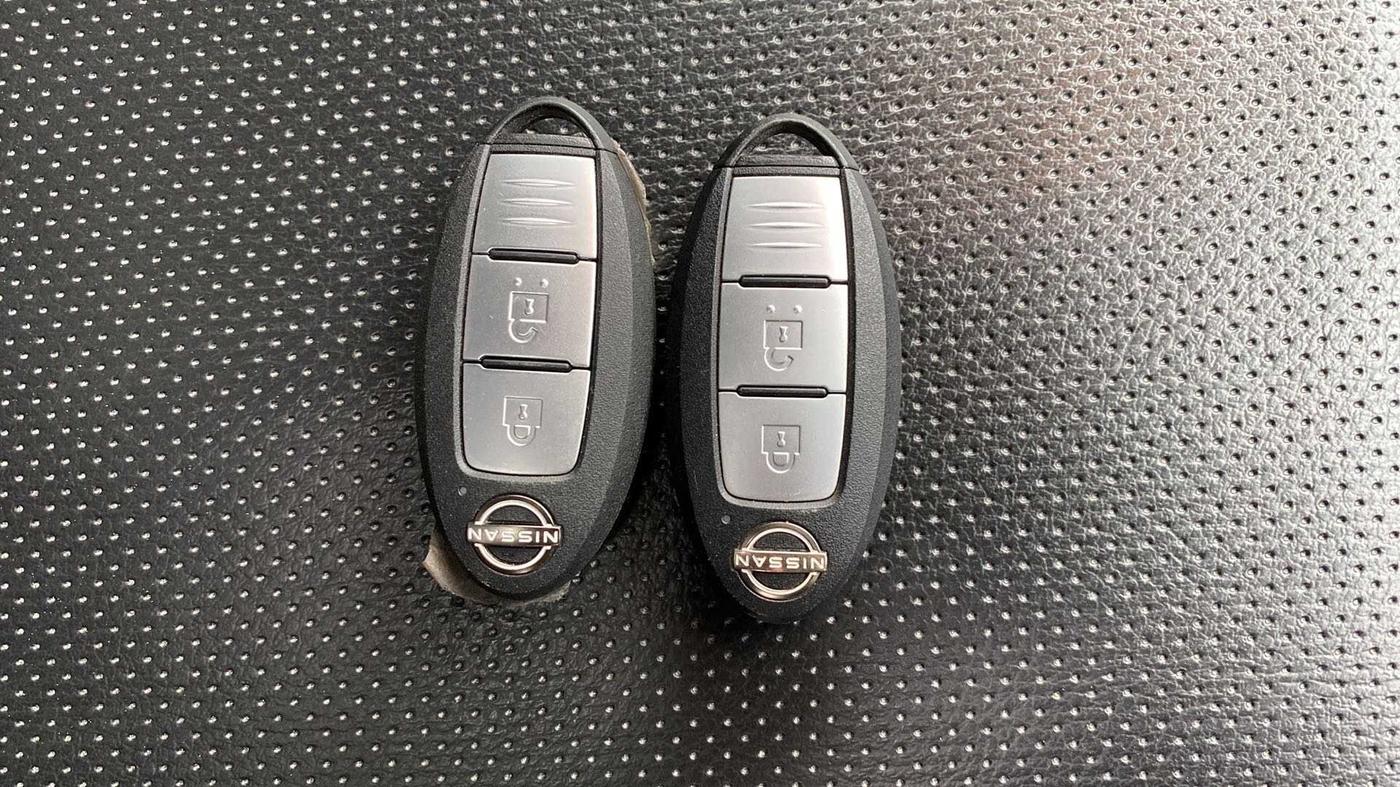 2022 Nissan MAGNITE XV MT, Petrol, Manual, 16,985 km, Key Close Up