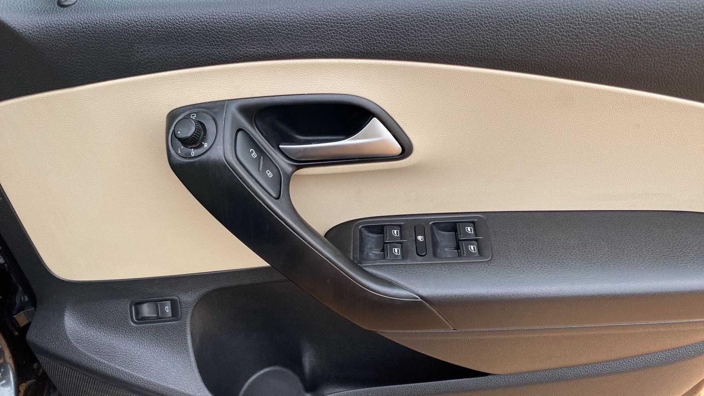 2018 Volkswagen Vento HIGHLINE PETROL AT, Petrol, Automatic, 54,621 km, Driver Side Door Panels Control