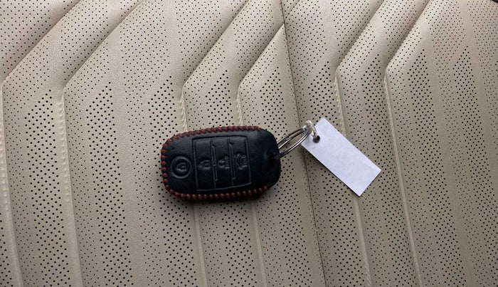 2022 KIA CARENS LUXURY PLUS 1.5 DIESEL AT 7 STR, Diesel, Automatic, 34,969 km, Key Close Up