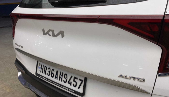 2022 KIA CARENS LUXURY PLUS 1.5 DIESEL AT 7 STR, Diesel, Automatic, 34,969 km, Dicky (Boot door) - Minor scratches