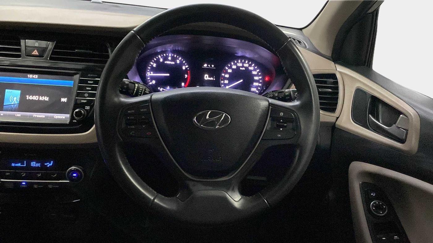 2016 Hyundai Elite i20 ASTA 1.2 (O), Petrol, Manual, 27,445 km, Steering Wheel Close Up