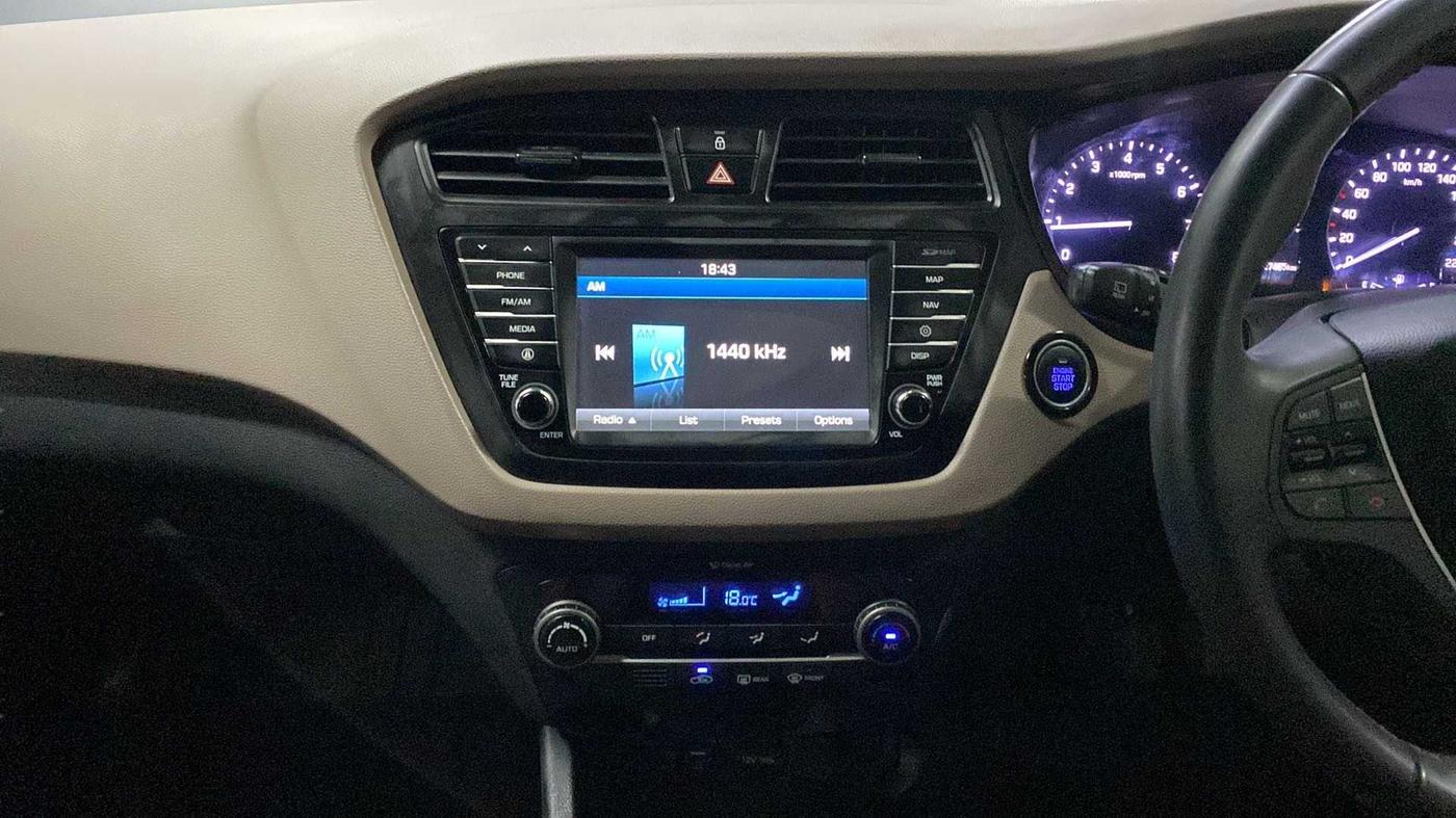 2016 Hyundai Elite i20 ASTA 1.2 (O), Petrol, Manual, 27,445 km, Air Conditioner