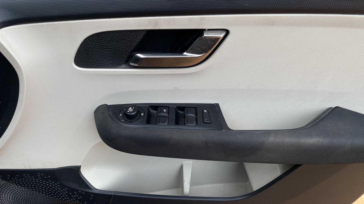 2022 Tata ALTROZ XZ I-TURBO PETROL, Petrol, Manual, 16,545 km, Driver Side Door Panels Control