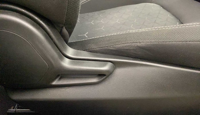 2021 Tata NEXON XM SUNROOF PETROL, Petrol, Manual, 46,114 km, Driver Side Adjustment Panel
