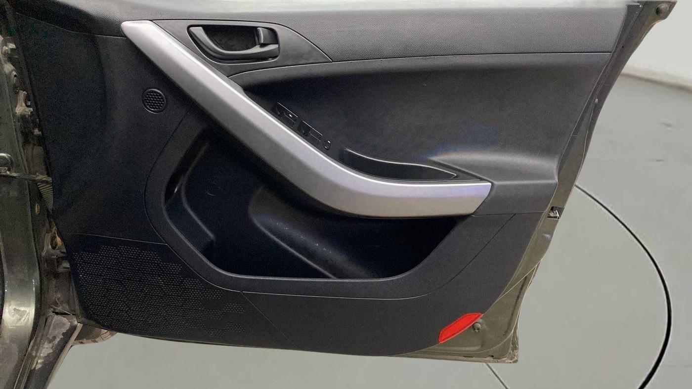 2021 Tata NEXON XM SUNROOF PETROL, Petrol, Manual, 46,114 km, Driver Side Door Panels Control