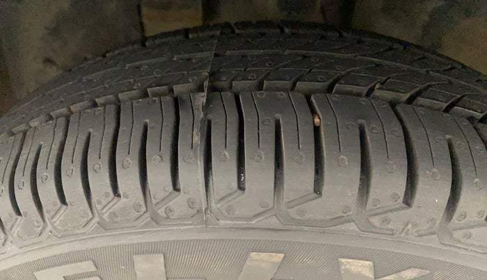 2019 Renault Kwid RXT 1.0 (O), Petrol, Manual, 50,771 km, Left Front Tyre Tread