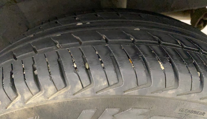 2019 Renault Kwid RXT 1.0 (O), Petrol, Manual, 50,771 km, Left Rear Tyre Tread