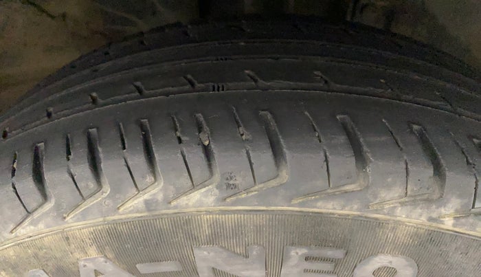 2019 Renault Kwid RXT 1.0 (O), Petrol, Manual, 50,771 km, Right Front Tyre Tread