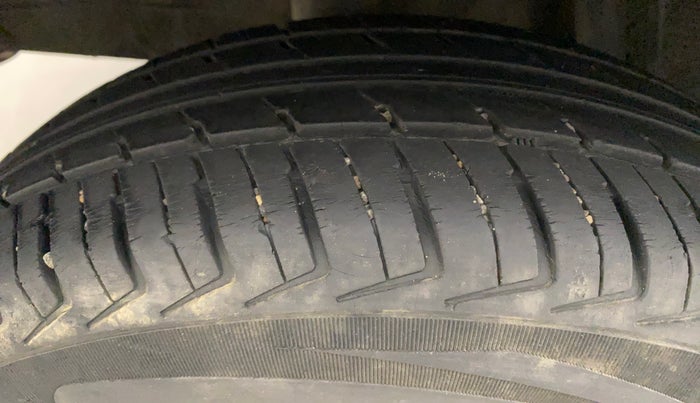 2019 Renault Kwid RXT 1.0 (O), Petrol, Manual, 50,771 km, Right Rear Tyre Tread
